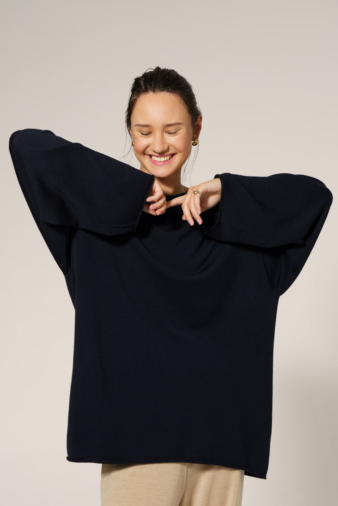 
                  
                    Nell Oversize Sweater (Essential 3-Pack) - L
                  
                