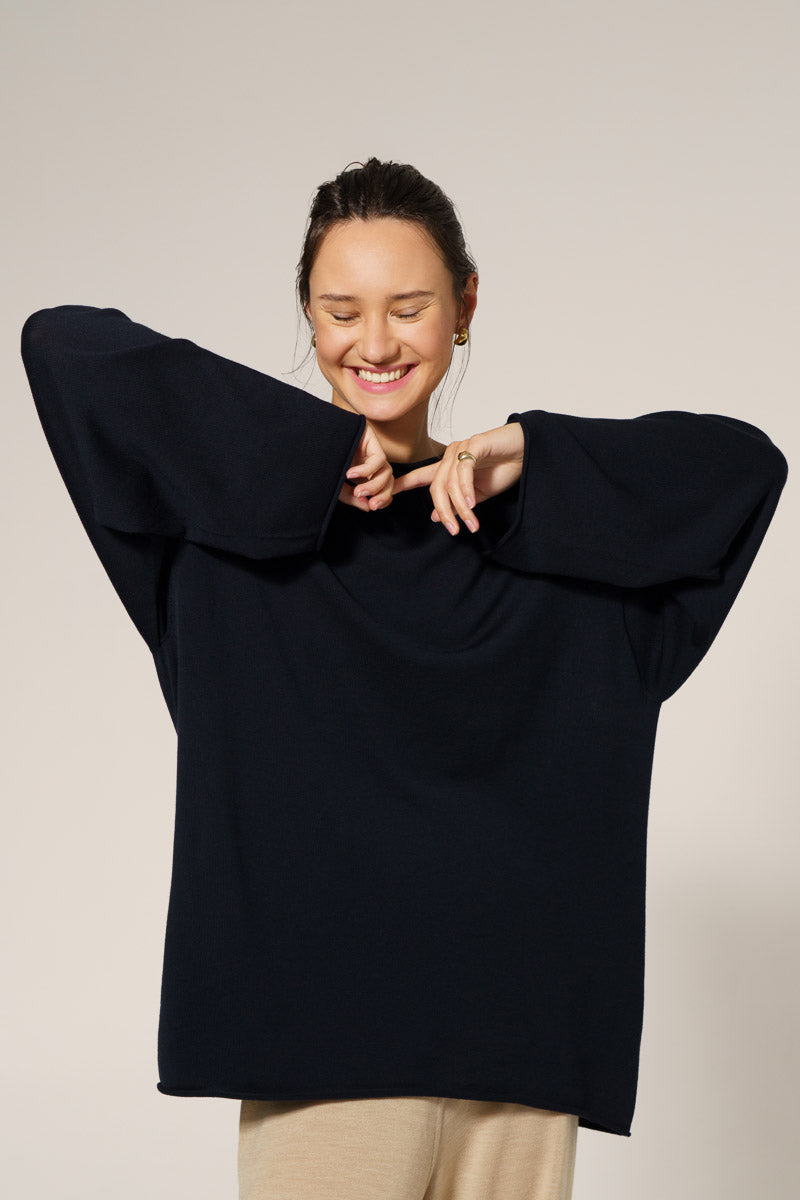 
                  
                    Nell Oversize Sweater (Essential 3-Pack) - L
                  
                