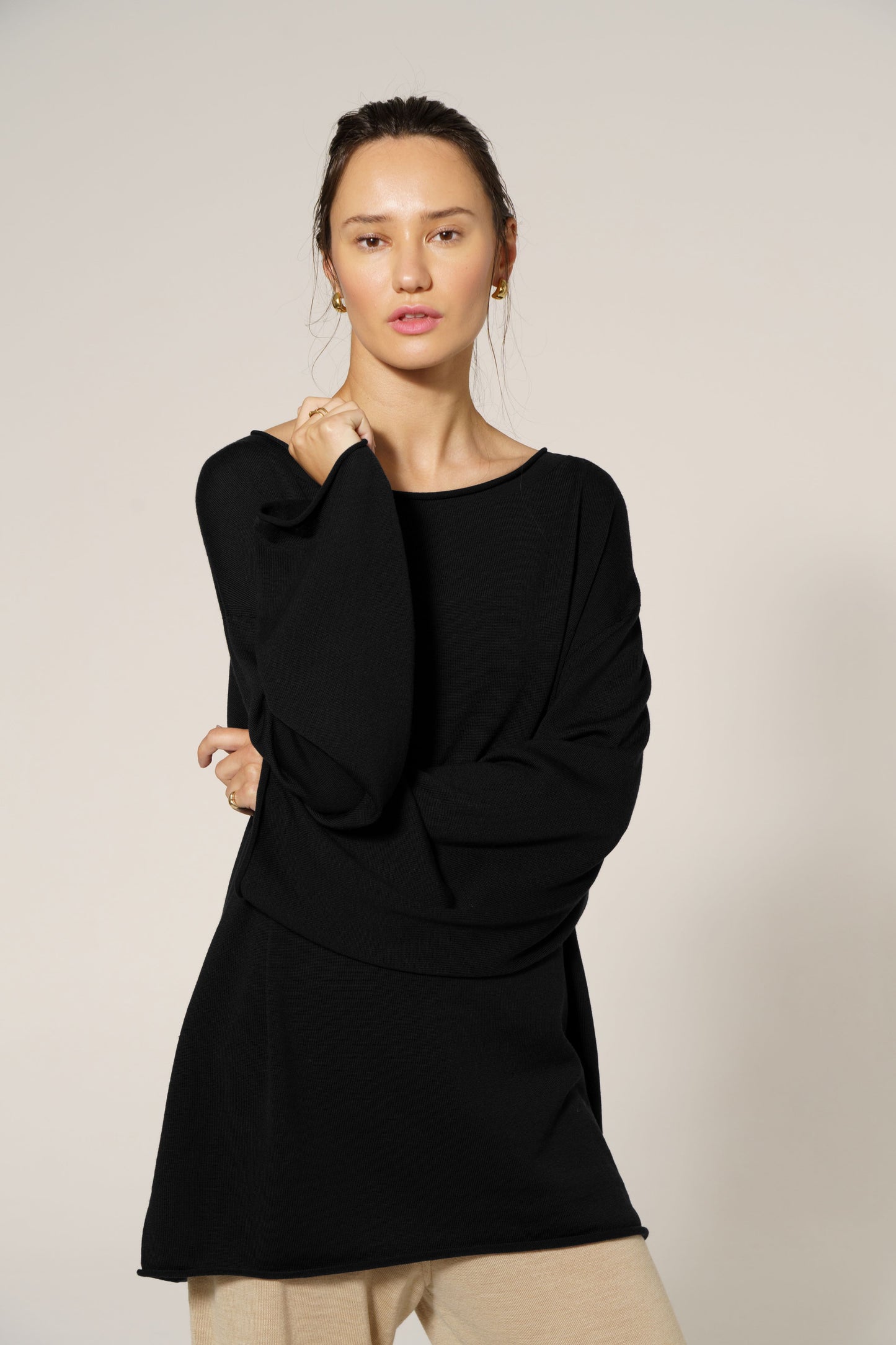 
                  
                    Nell Oversize Sweater (Essential 3-Pack) - L
                  
                